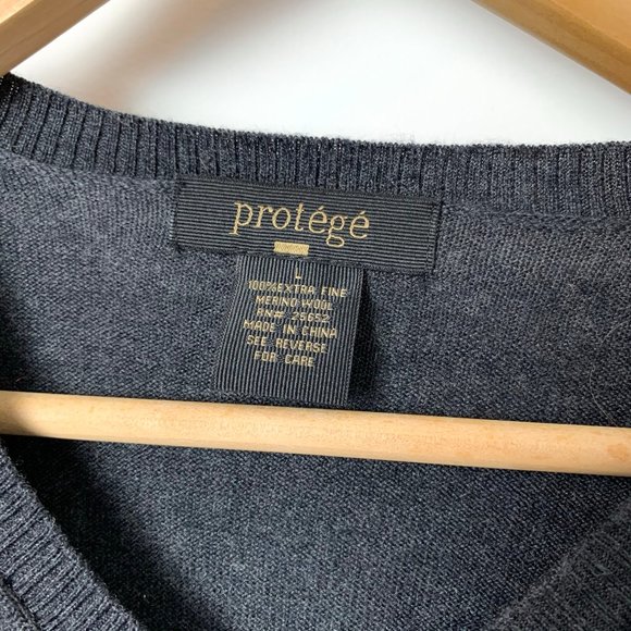 Protégé 100% Merino Sweater - Picture 3 of 3